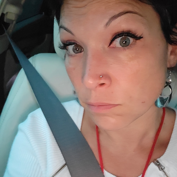 Meet your Posher, Jennifer - Picture 4 of 8